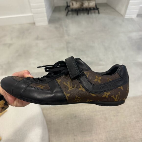 Louis Vuitton Men's Logo Hook Loop Closure Sneakers- 9.5 - Picture 3 of 5